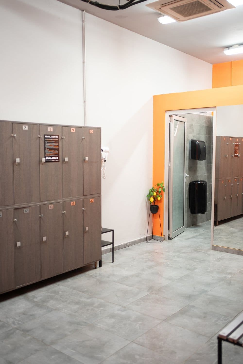 Ogledalo zid u Aura teretani